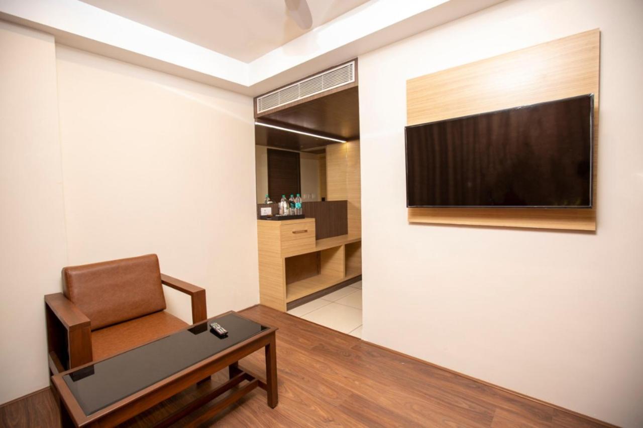Lee-Benz Ark Hotel Kumbakonam Exterior photo
