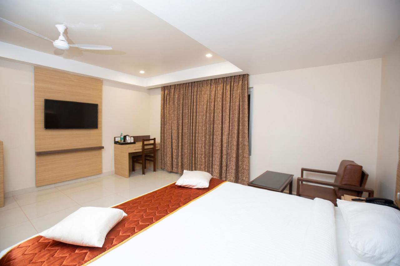 Lee-Benz Ark Hotel Kumbakonam Exterior photo