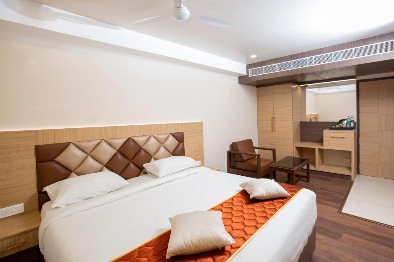 Lee-Benz Ark Hotel Kumbakonam Exterior photo